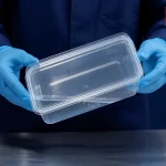 اجرای تست نشتی ظرف یکبار مصرف درب‌دار در محیط کنترل کیفیت